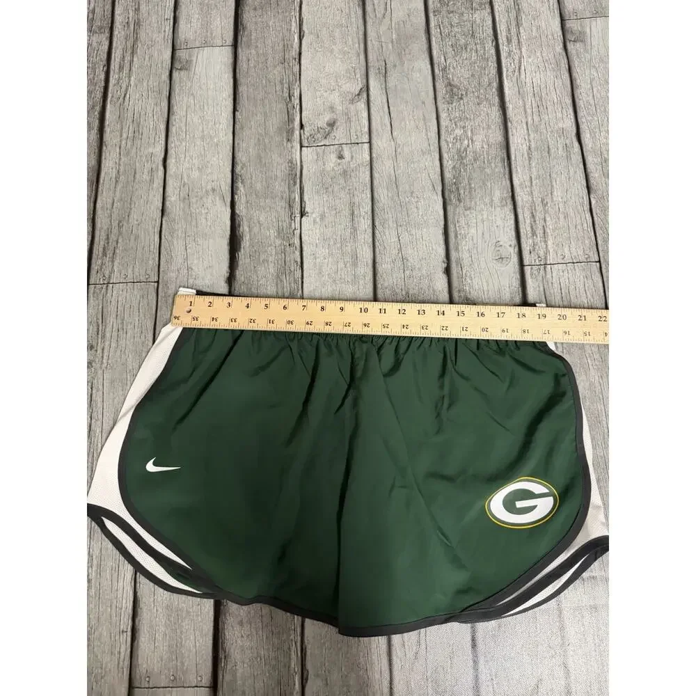 NWT Women’s Nike Green Bay Packers Tempo Running Shorts 2XL Green 3” Inseam